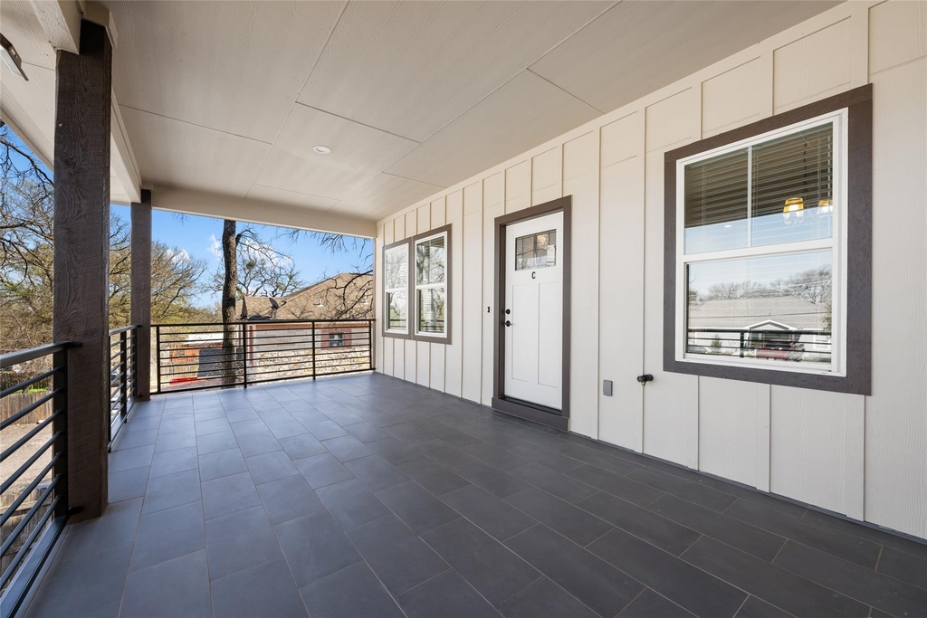 15407 Armstrong Ave - Photo 3