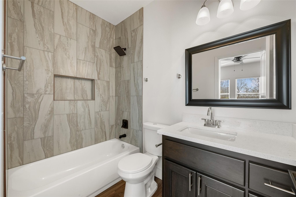 15407 Armstrong Ave - Photo 17