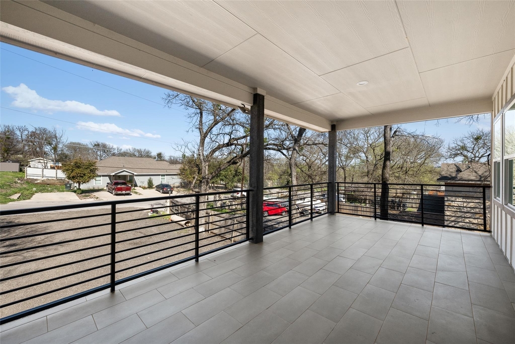 15407 Armstrong Ave - Photo 5