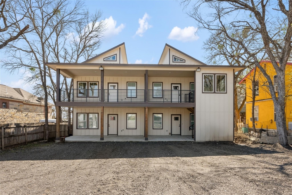 15407 Armstrong Ave - Photo 0