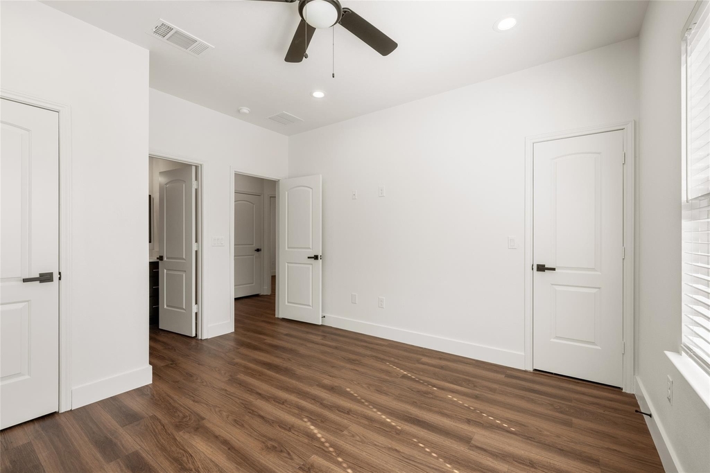 15407 Armstrong Ave - Photo 16