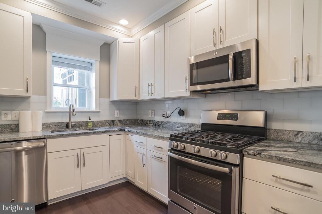 2038 Gough Street - Photo 9