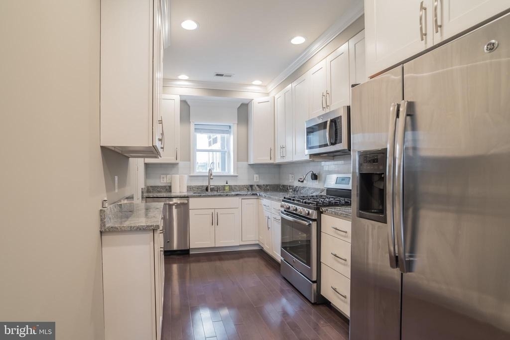 2038 Gough Street - Photo 8