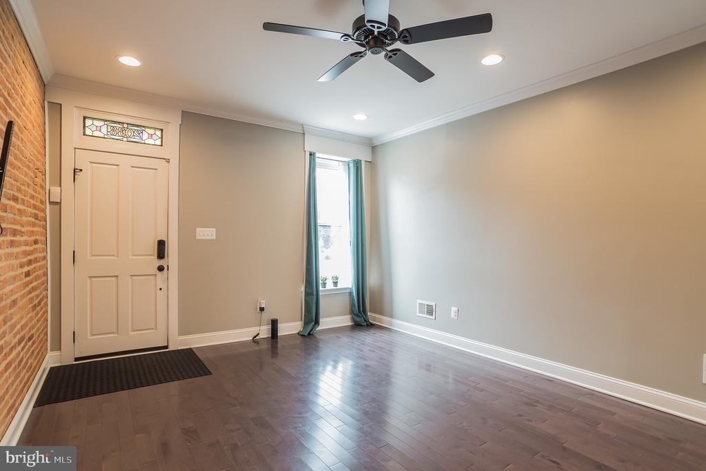 2038 Gough Street - Photo 6