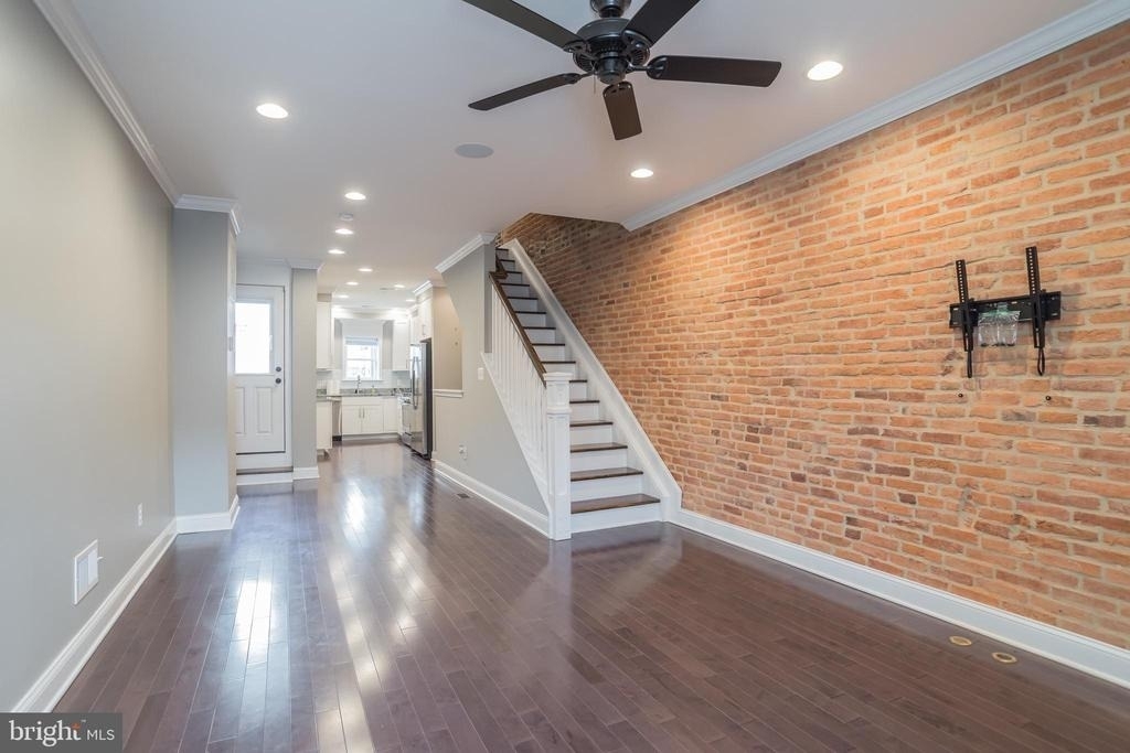 2038 Gough Street - Photo 2