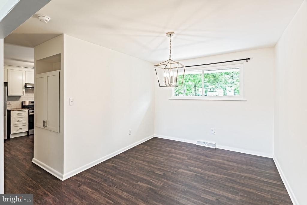 581 Hemingway Drive - Photo 3