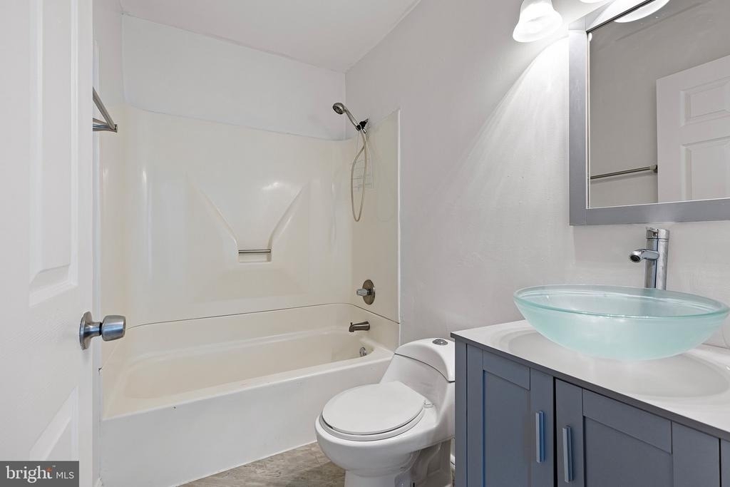 715 W 8th - Photo 12
