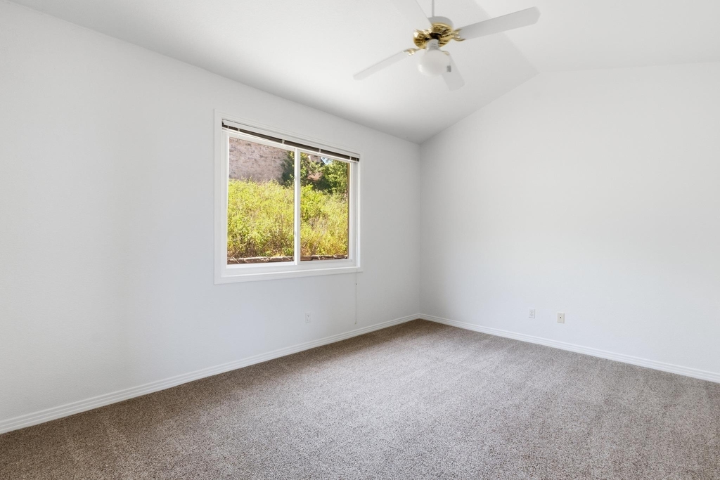 409 Beardsley Ln - Photo 28