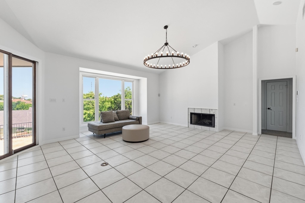 409 Beardsley Ln - Photo 9