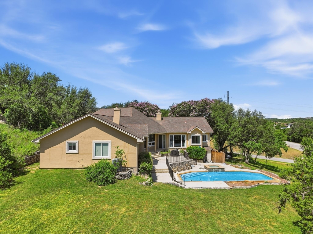 409 Beardsley Ln - Photo 0