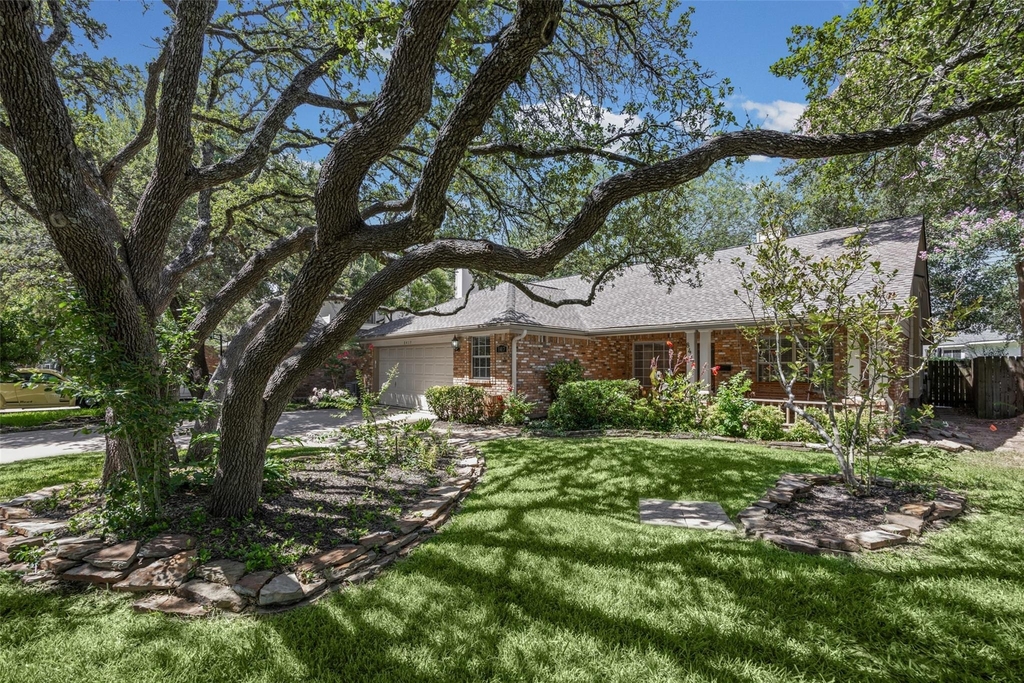 8417 Cornerwood Dr - Photo 0