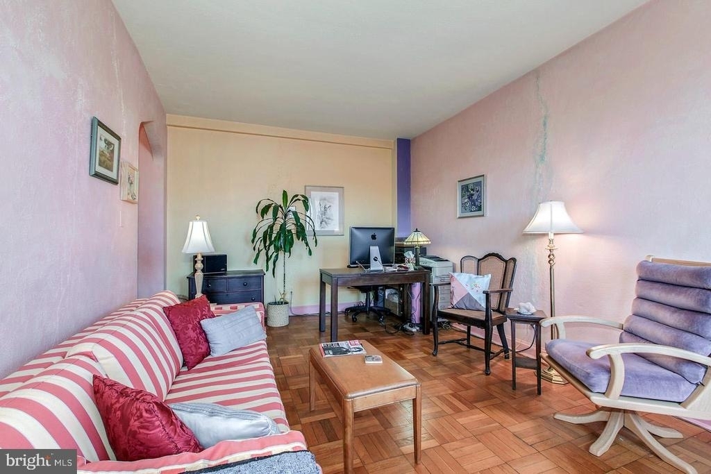 1010 25th Street Nw - Photo 1