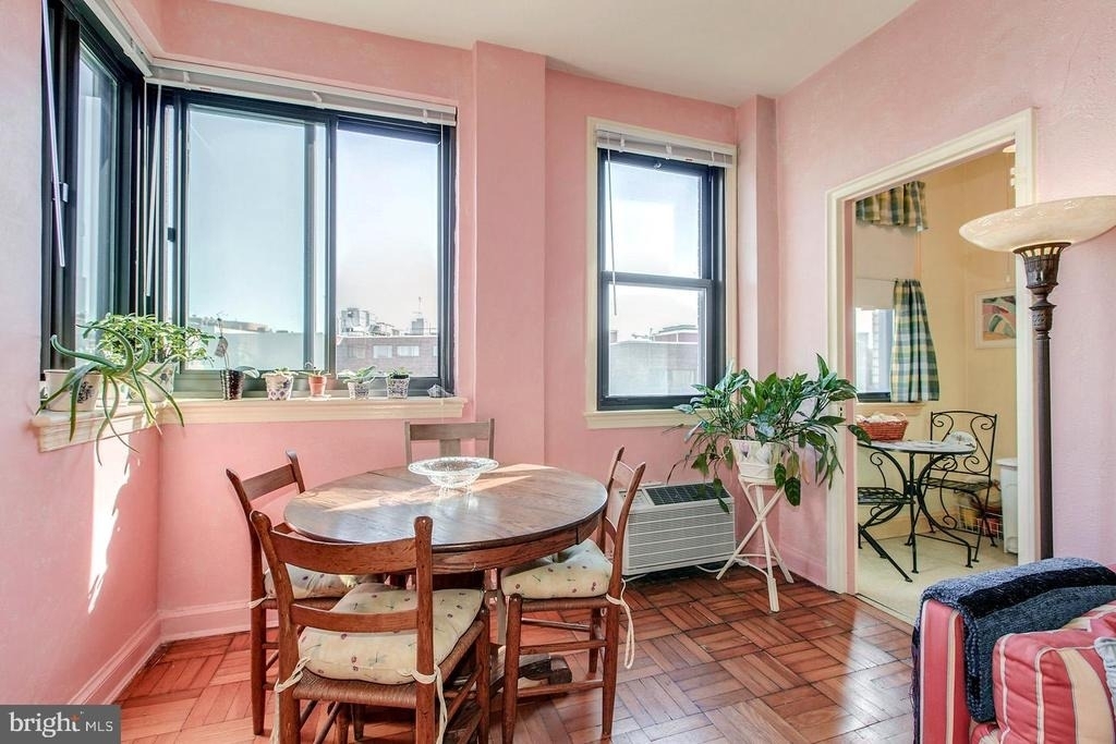 1010 25th Street Nw - Photo 2