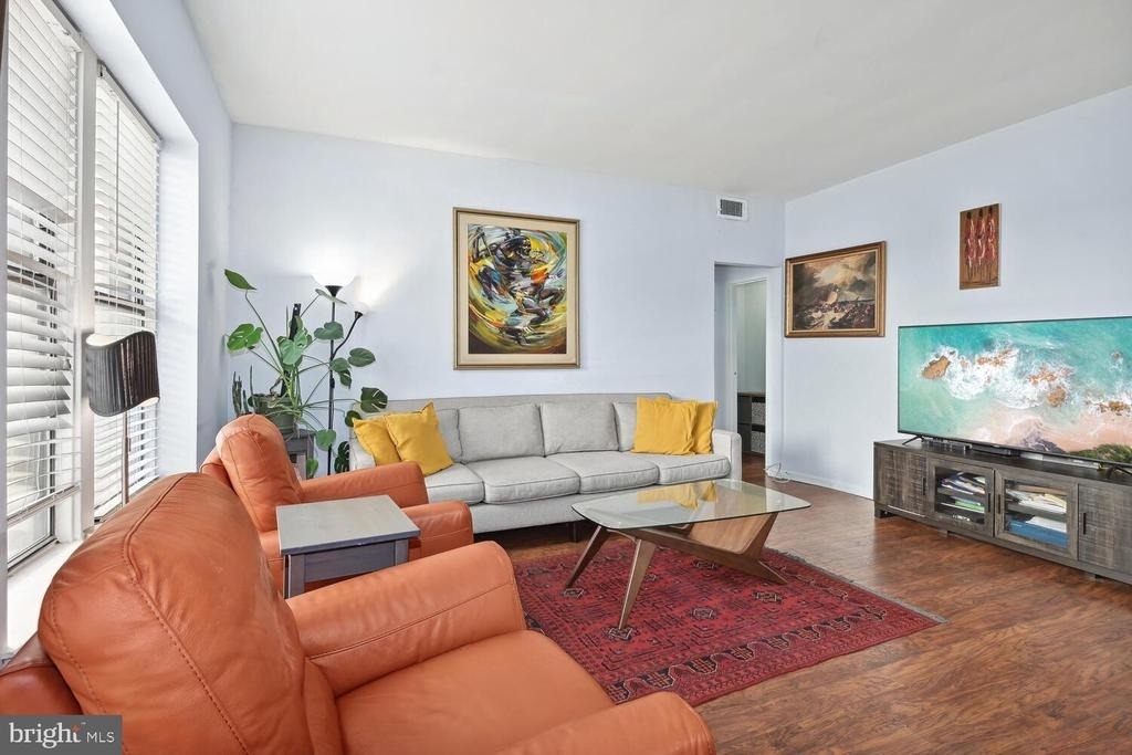 1669 Columbia Road Nw - Photo 3