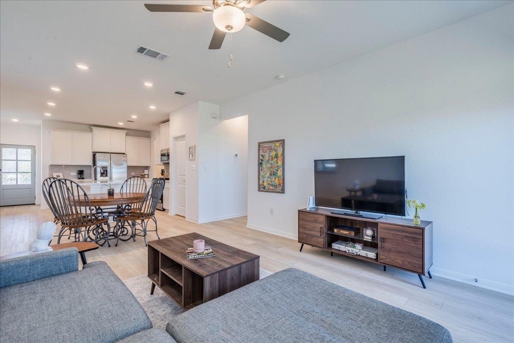 802 Papaya Dr - Photo 5