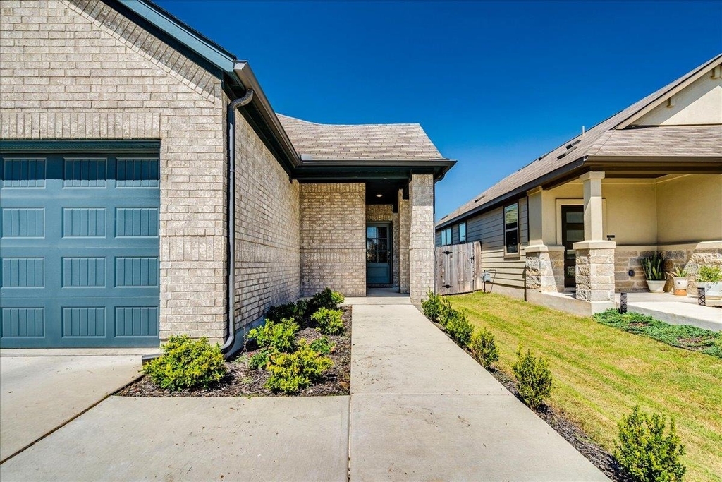 802 Papaya Dr - Photo 3