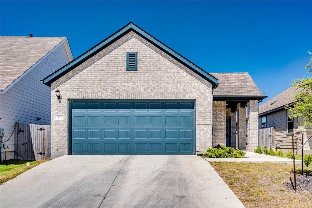 802 Papaya Dr - Photo 2