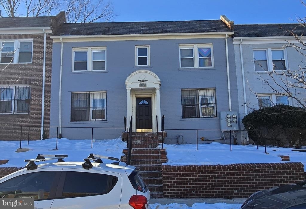 1255 Meigs Place Ne - Photo 0