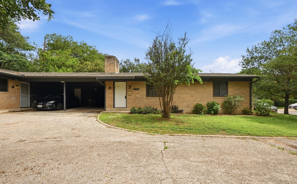 8910 Little Walnut Pkwy - Photo 1