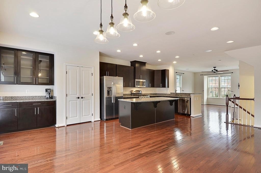 3650 Wright Terrace Ne - Photo 2