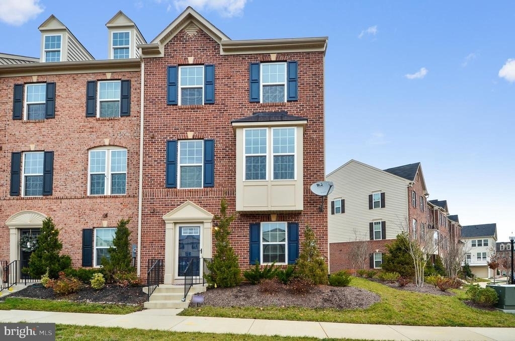 3650 Wright Terrace Ne - Photo 0