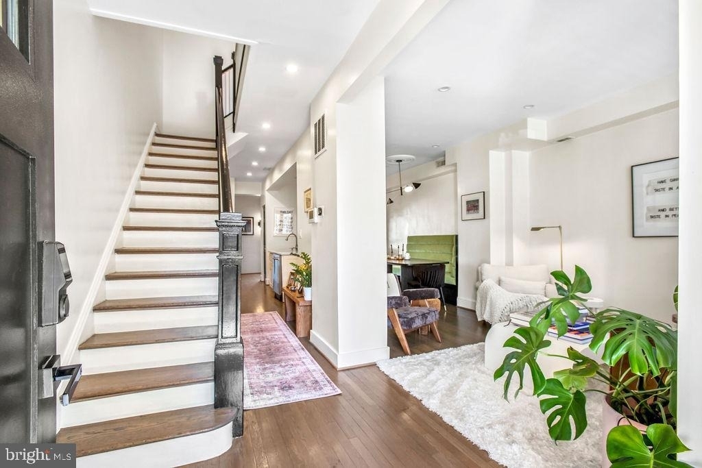 318 Todd Place Ne - Photo 3