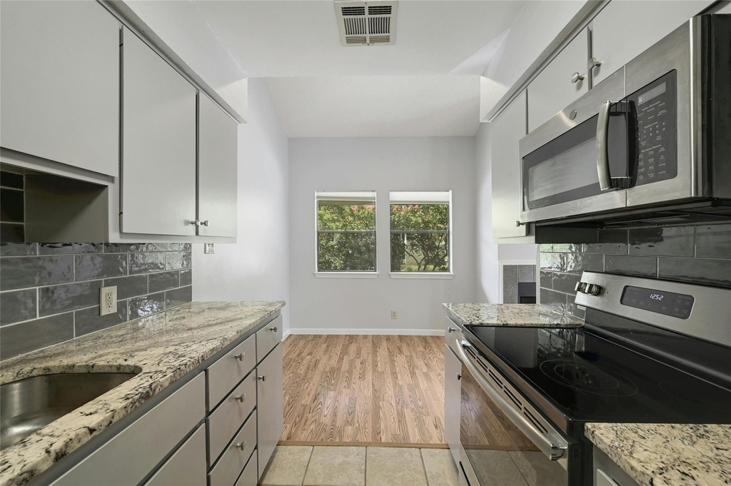 9226 Jollyville Rd - Photo 9