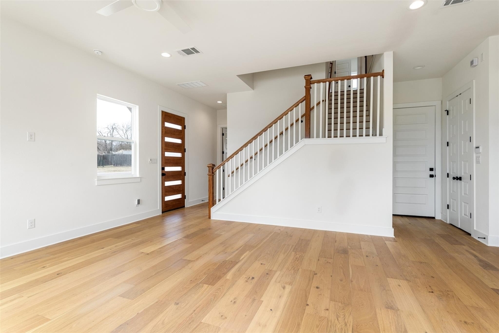 302 E 19.5 St - Photo 5