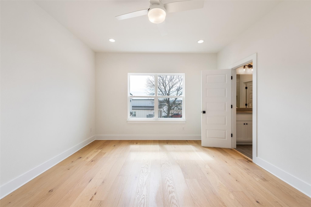 302 E 19.5 St - Photo 14