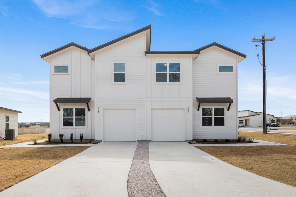 302 E 19.5 St - Photo 1