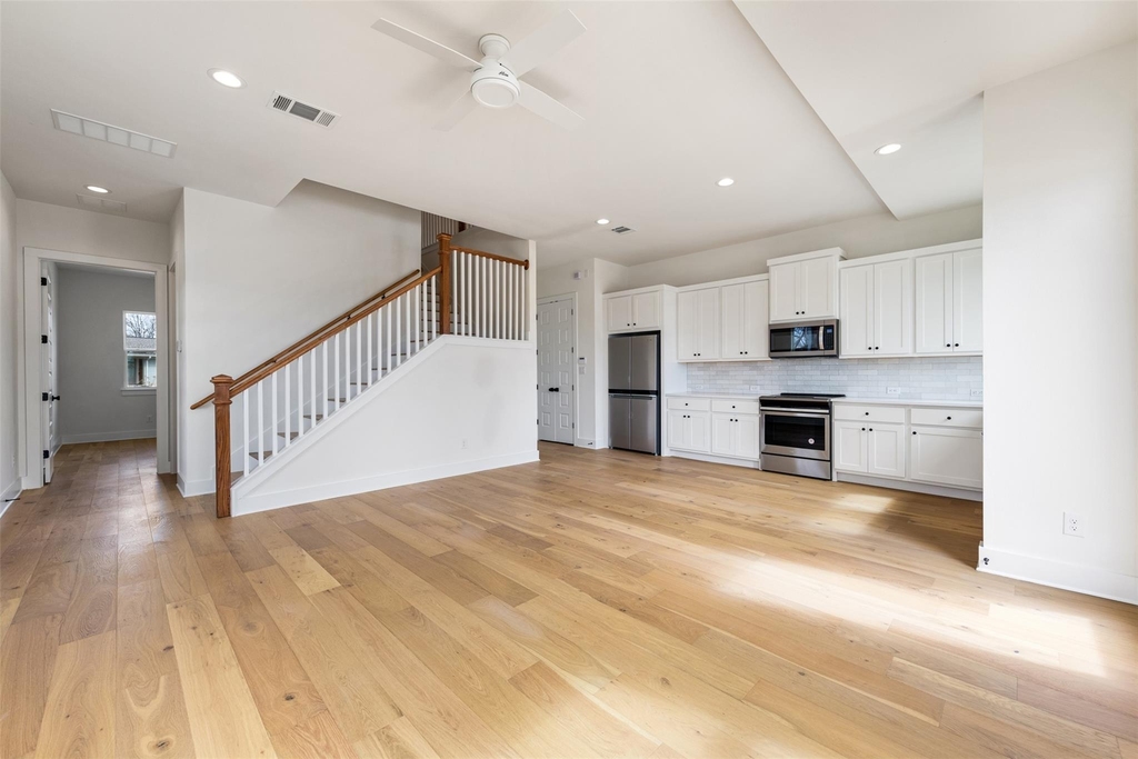 302 E 19.5 St - Photo 7