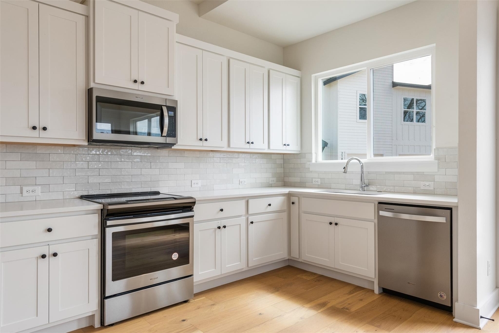 302 E 19.5 St - Photo 11