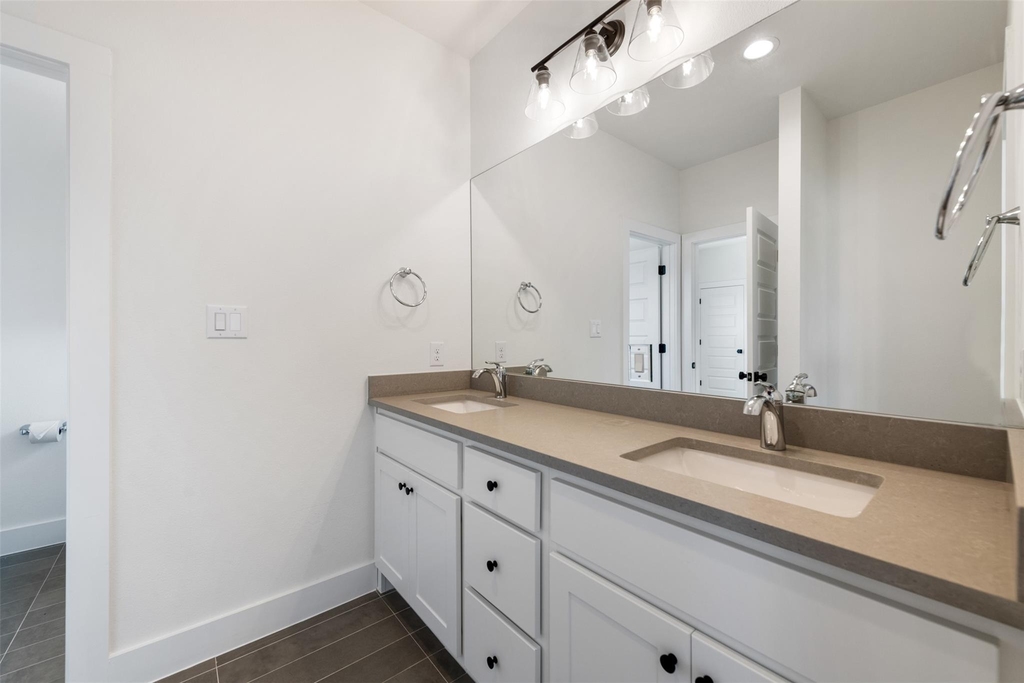 302 E 19.5 St - Photo 25