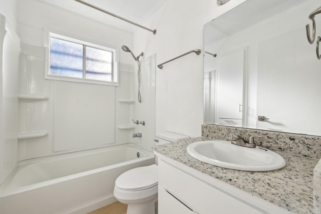 418 Sarah St - Photo 17