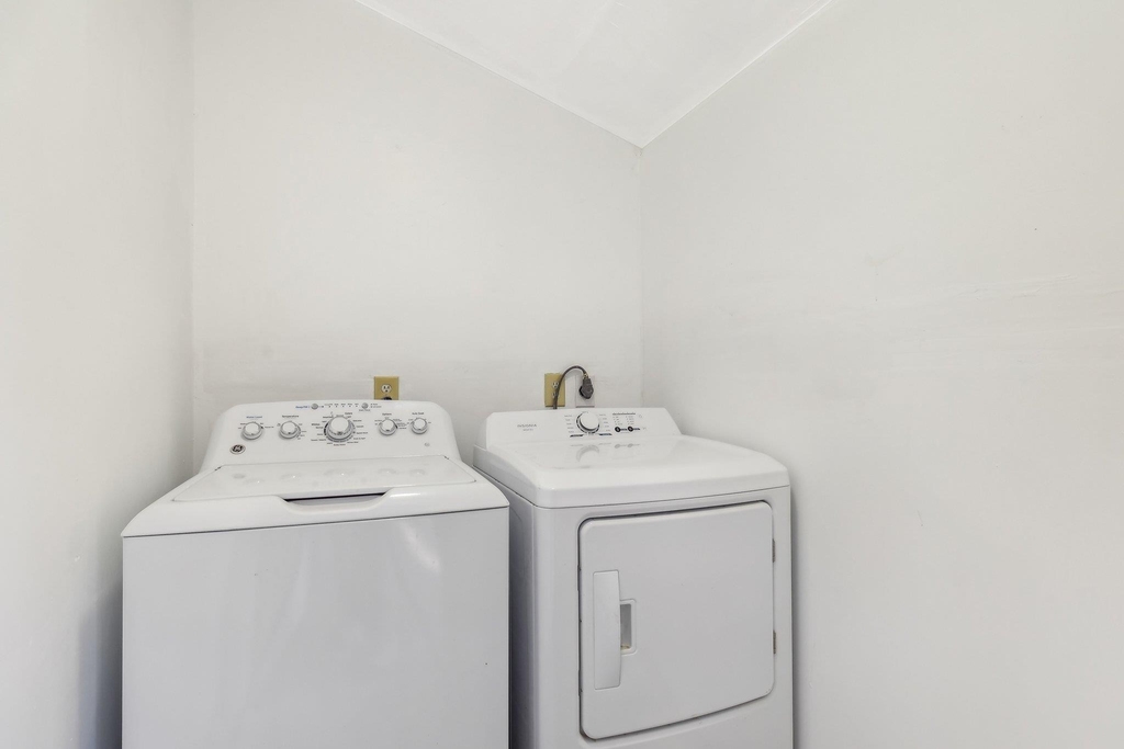 418 Sarah St - Photo 22