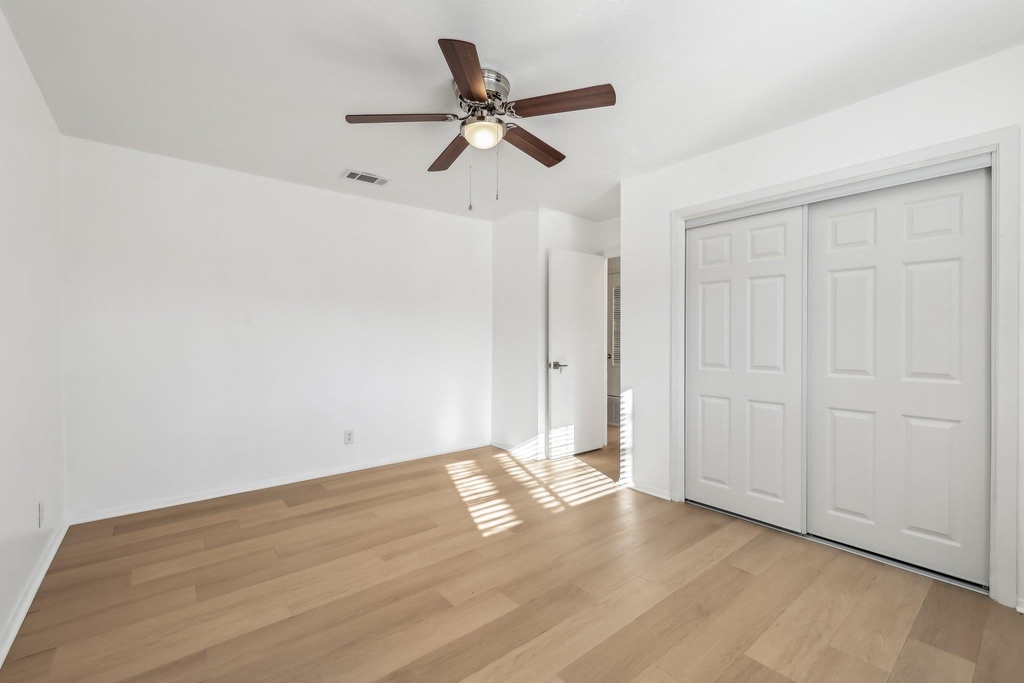 418 Sarah St - Photo 15