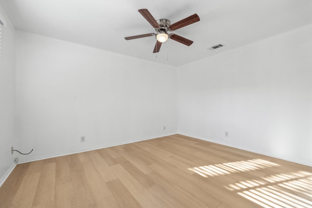 418 Sarah St - Photo 16