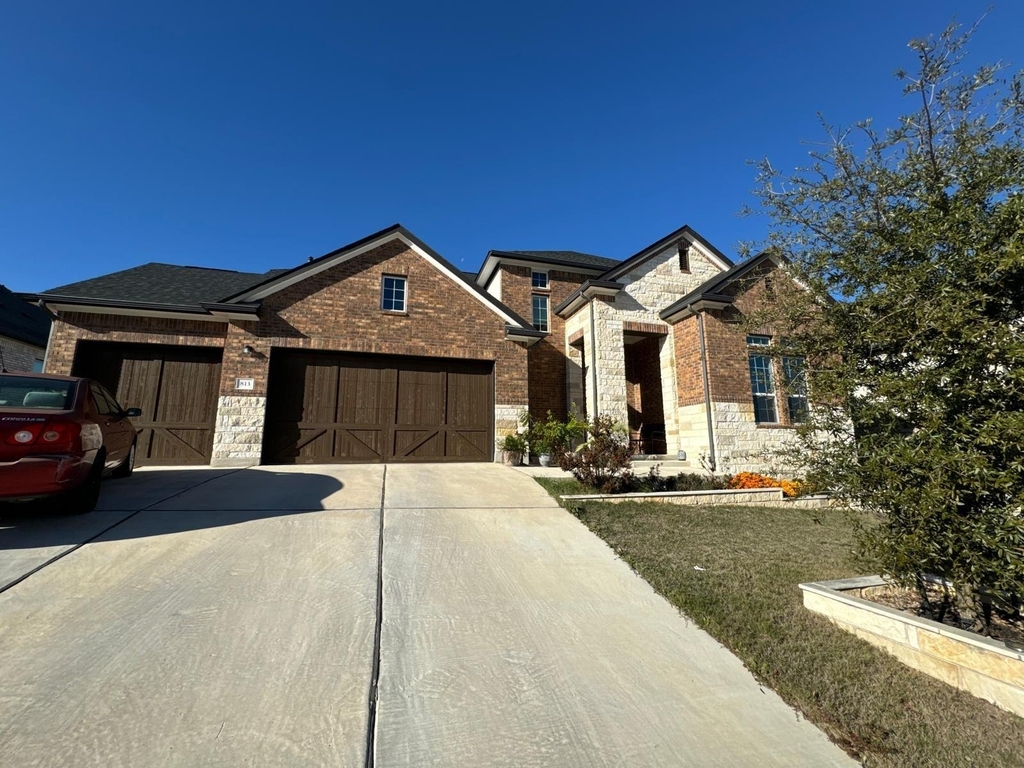 813 Palamos Dr - Photo 0