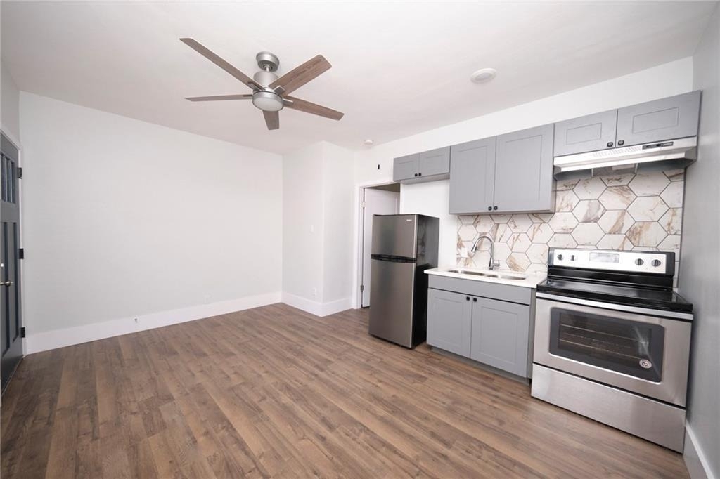 208 W 45th St - Photo 2