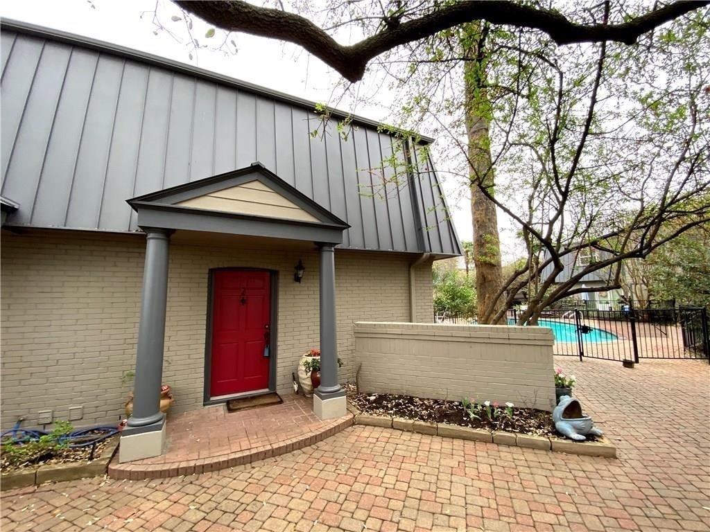 2500 Steck Ave - Photo 0