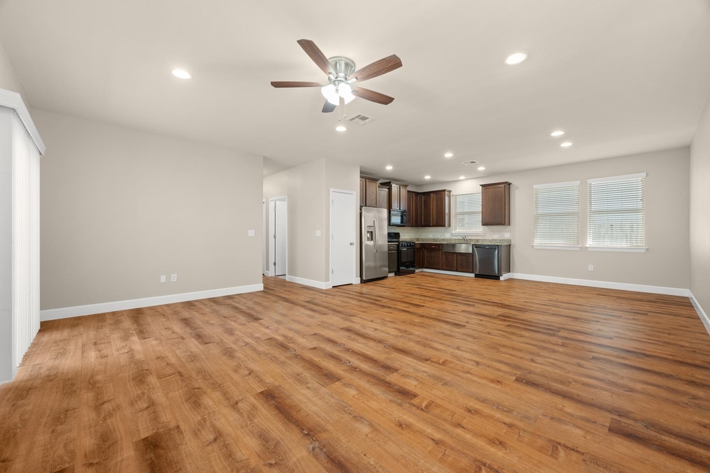 374 Triumph Rd - Photo 2
