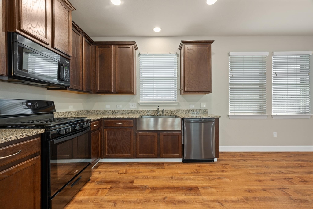 374 Triumph Rd - Photo 7