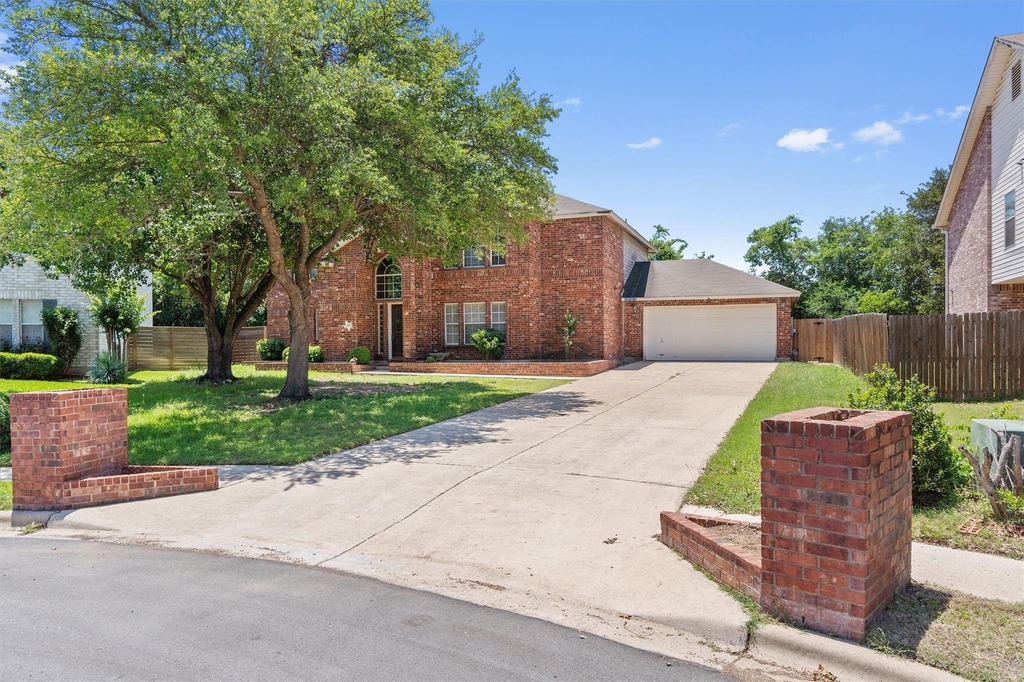 201 Covala Dr - Photo 0