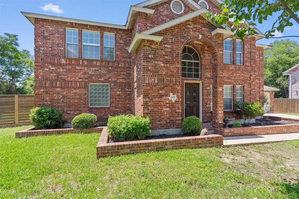 201 Covala Dr - Photo 2