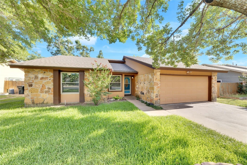 3411 Monument Dr - Photo 0
