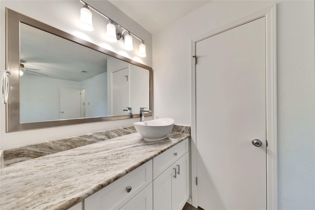 3411 Monument Dr - Photo 12