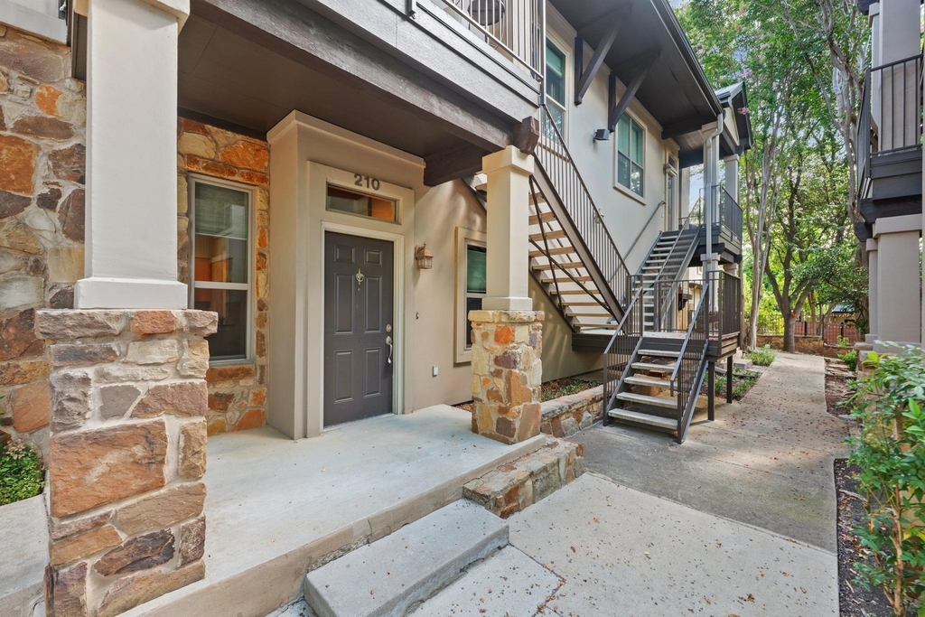 2216 Thornton Rd - Photo 1
