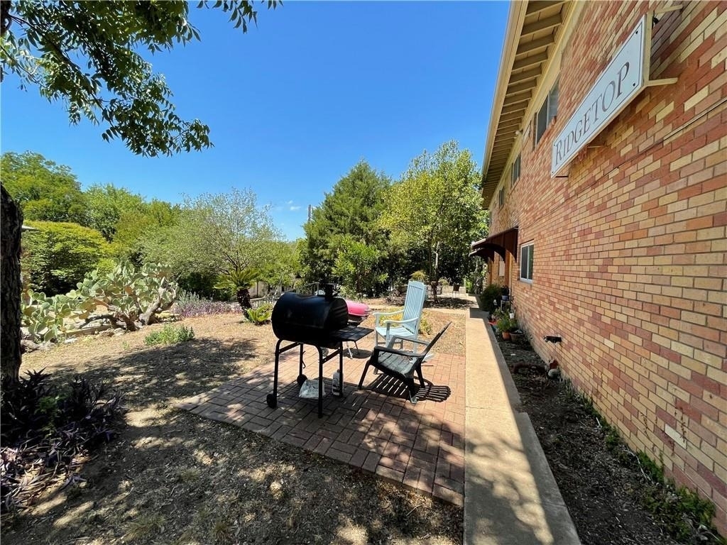 304 E 33rd St - Photo 6