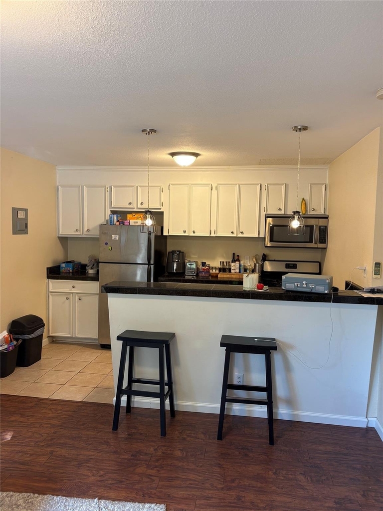 304 E 33rd St - Photo 1