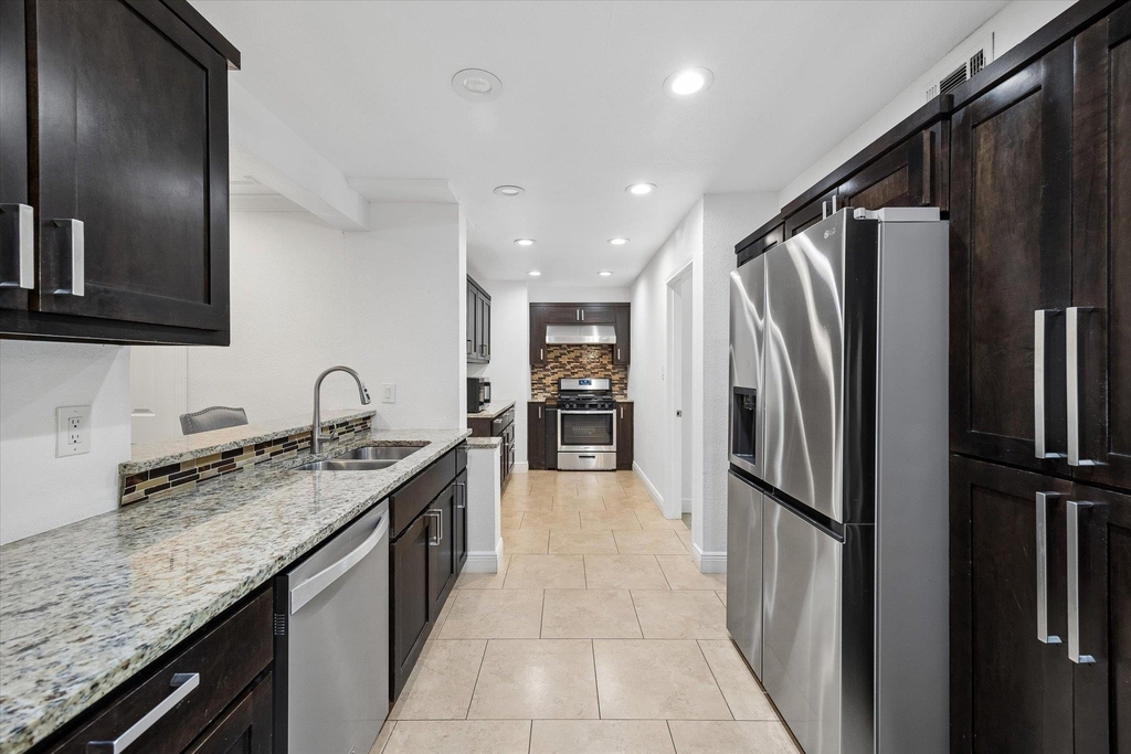 411 Ramble Ln - Photo 9